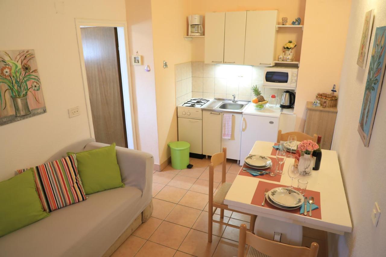 Apartmani Sarlija Pakostane Exterior photo