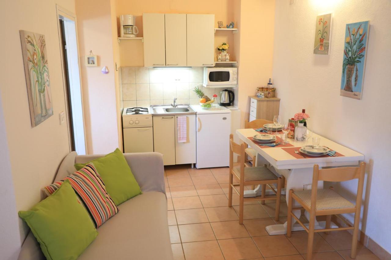 Apartmani Sarlija Pakostane Exterior photo