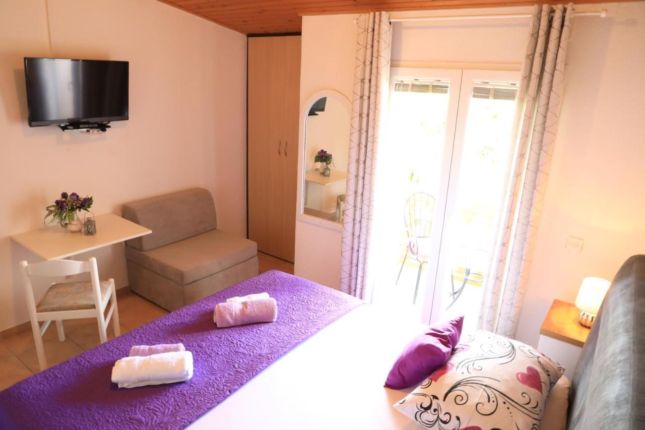 Apartmani Sarlija Pakostane Exterior photo