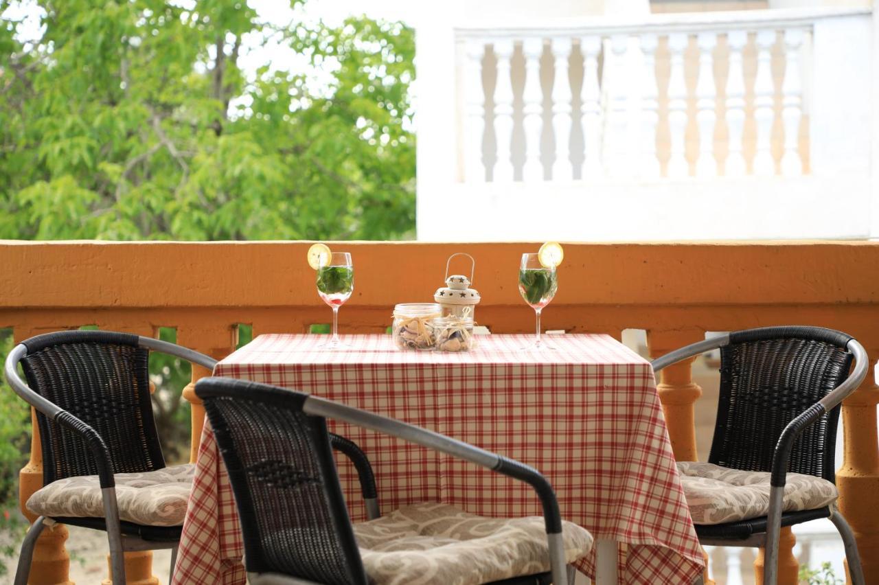 Apartmani Sarlija Pakostane Exterior photo