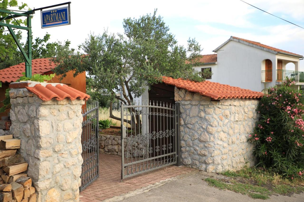 Apartmani Sarlija Pakostane Exterior photo