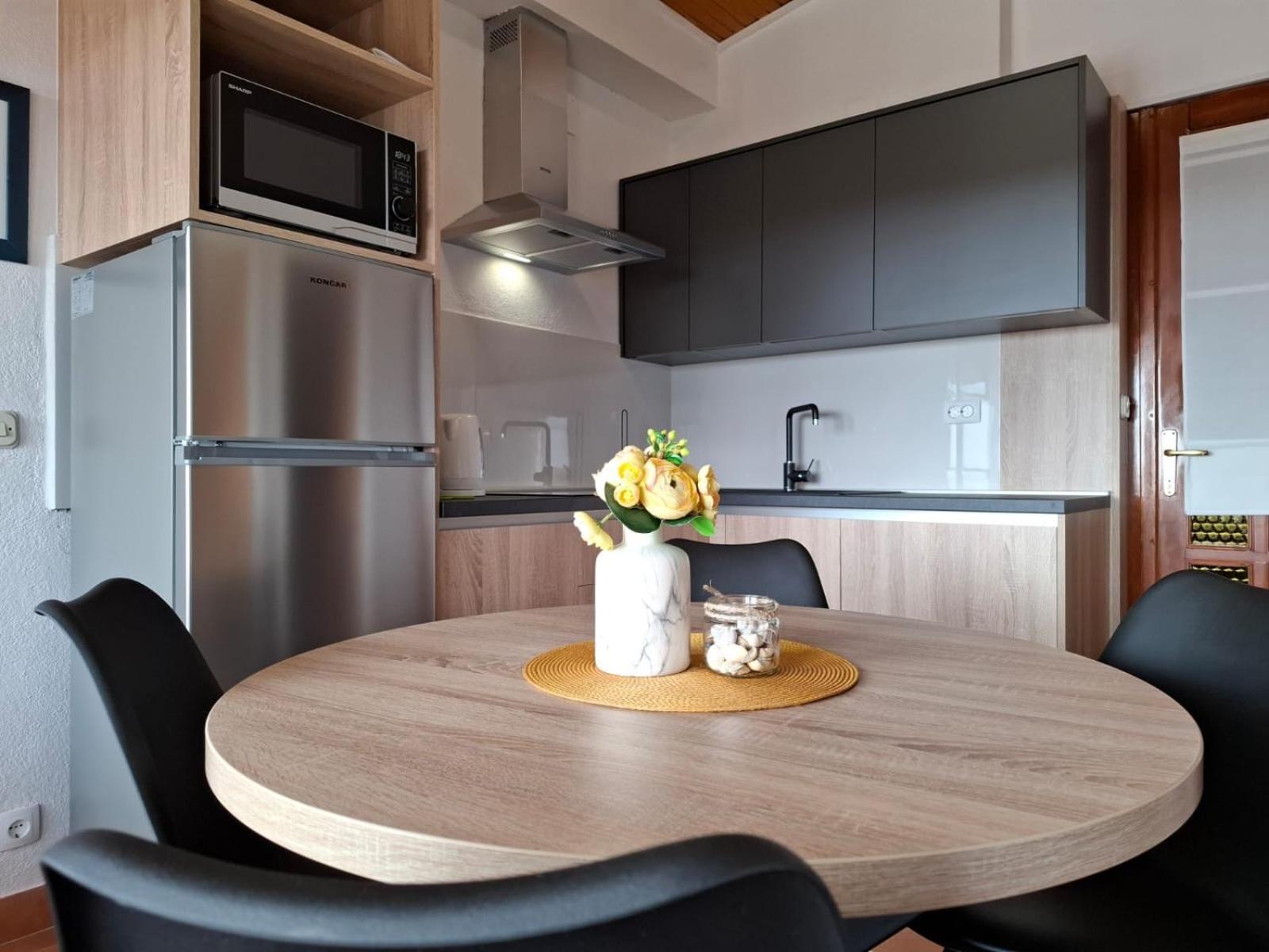Apartmani Sarlija Pakostane Exterior photo